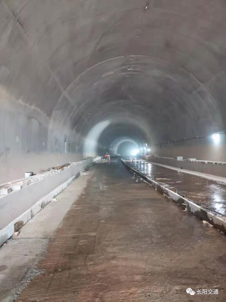 宜昌至長陽快速通道雞公巖隧道雙洞貫通，區域交通迎來新篇章